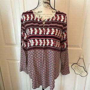 Crown and Ivy Top. Size Small